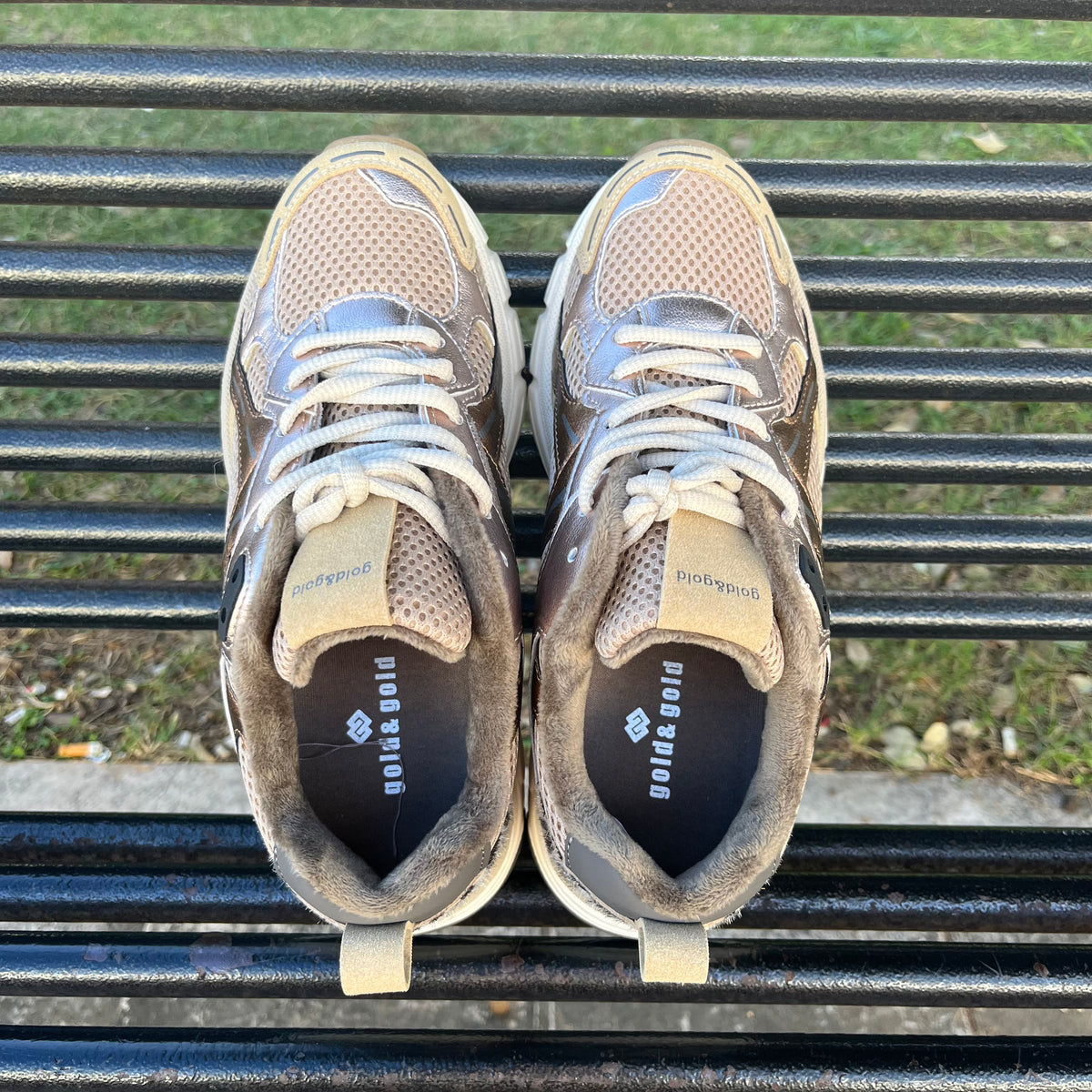 SNEAKER