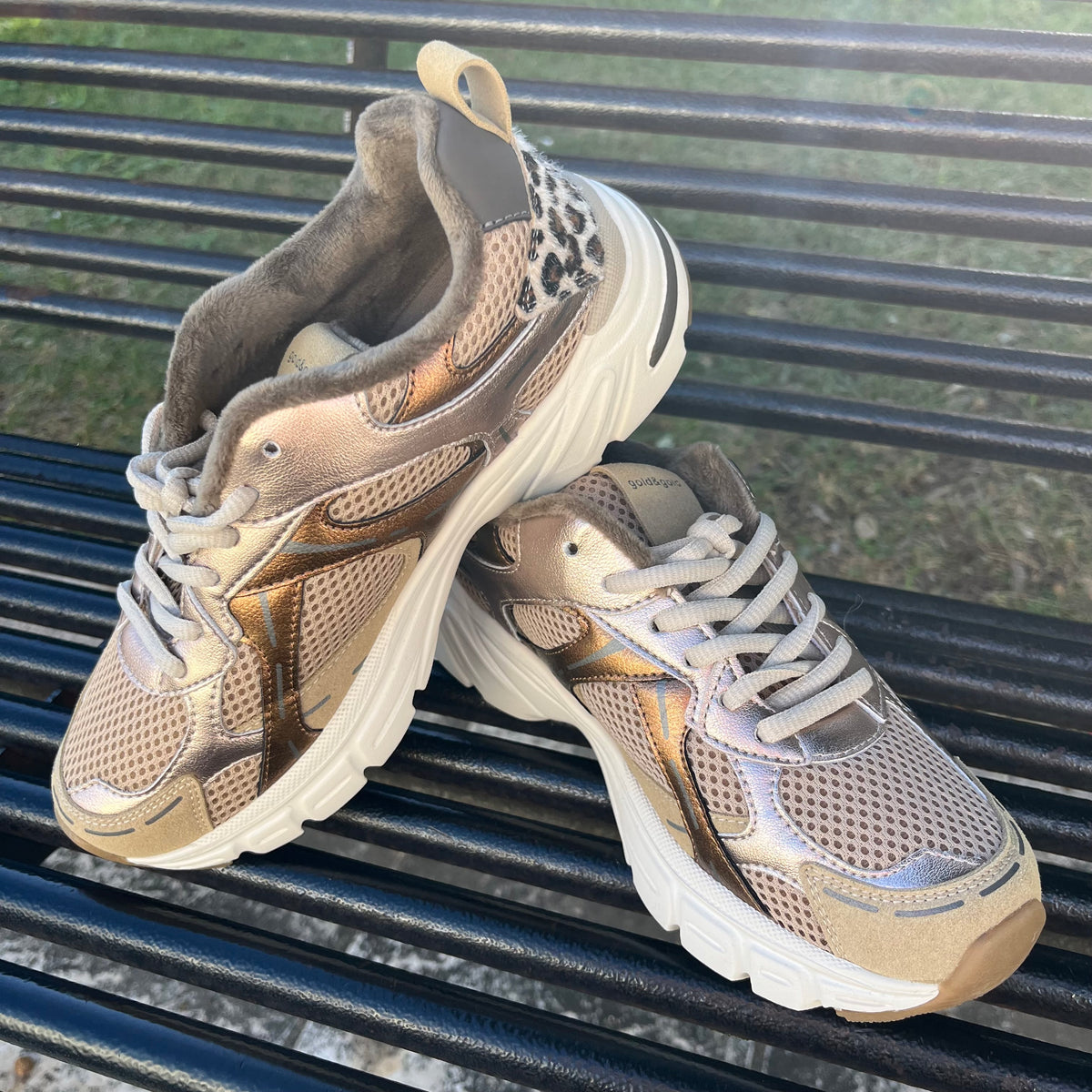 SNEAKER