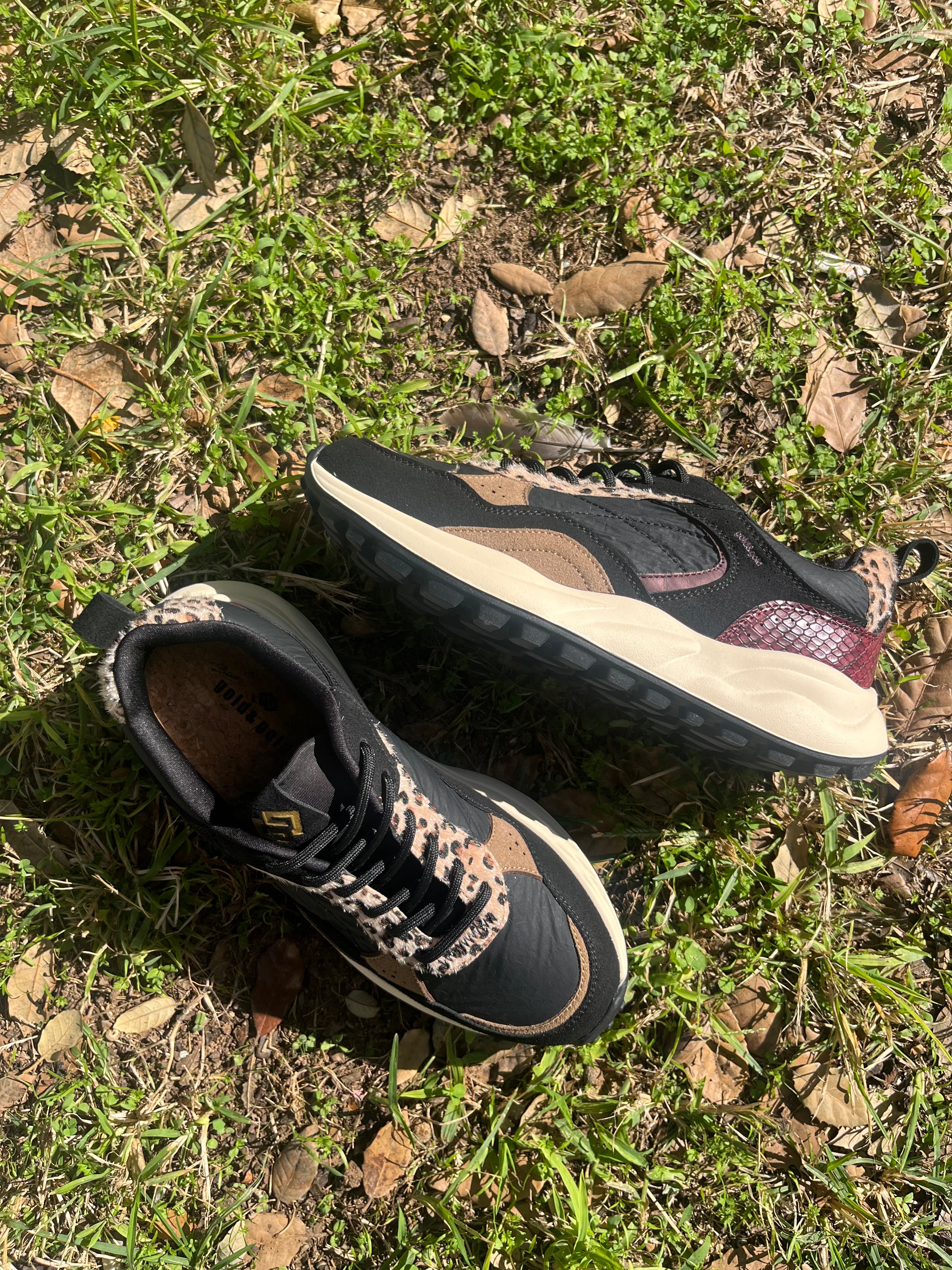 SNEAKER