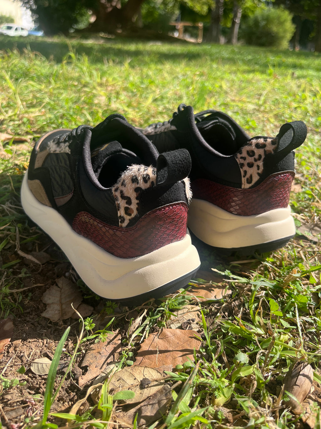 SNEAKER