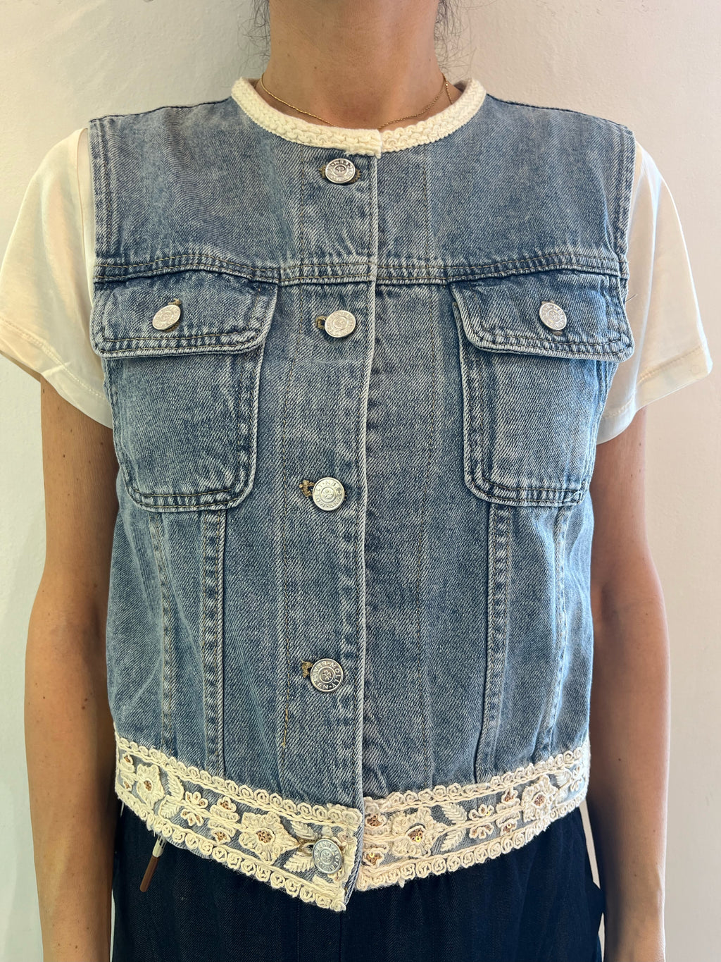 Gilet in Tela Jeans con Ricami e Paillettes