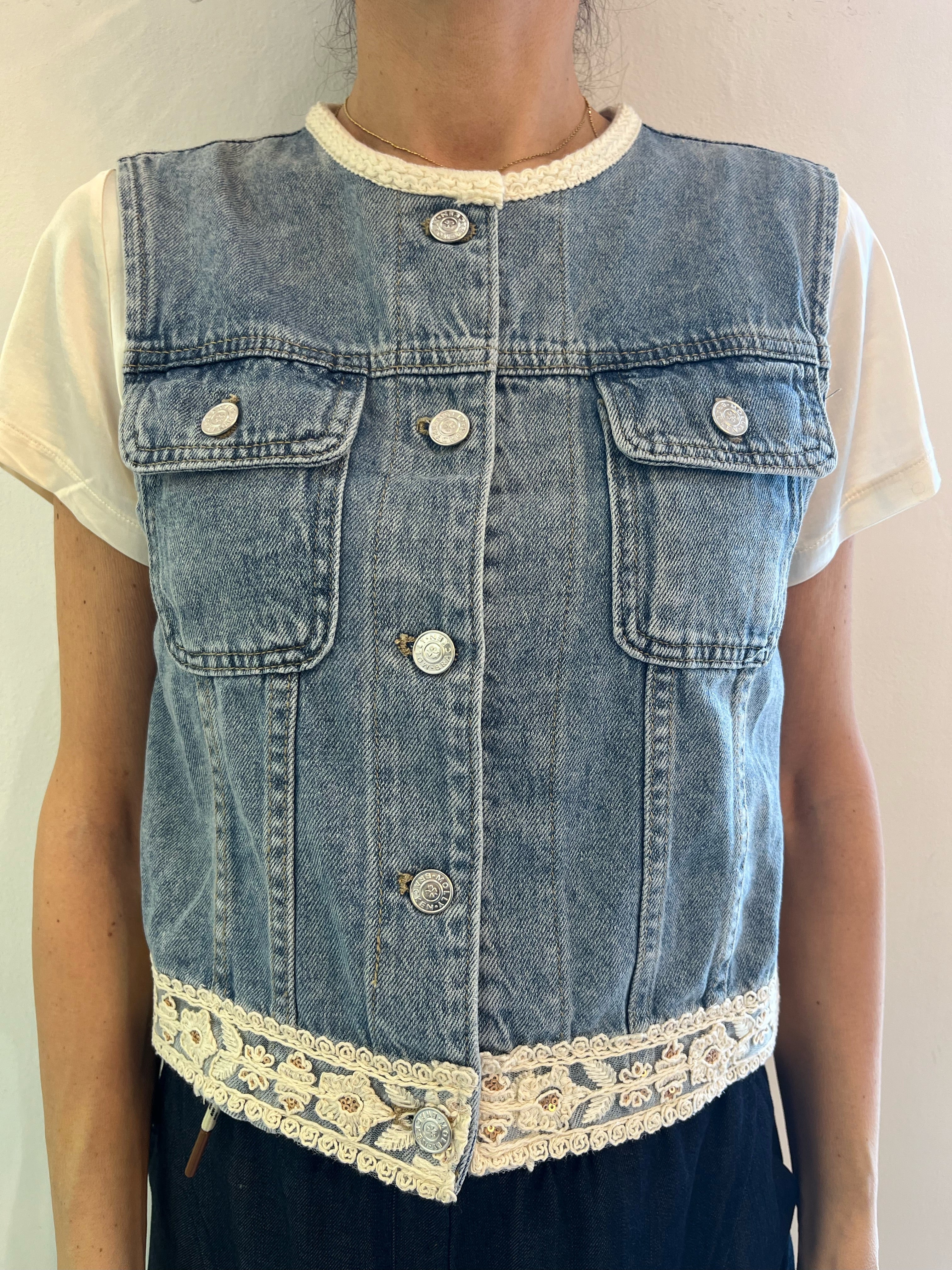 Gilet in Tela Jeans con Ricami e Paillettes